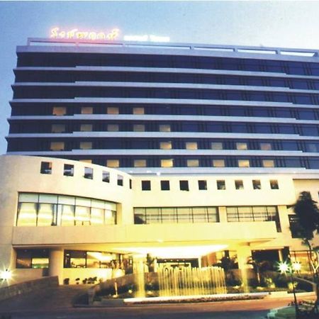 Rachaphruk Grand Hotel Nakhon Ratchasima Bagian luar foto