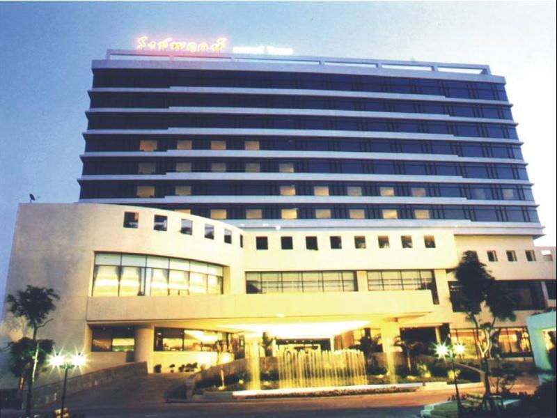 Rachaphruk Grand Hotel Nakhon Ratchasima Bagian luar foto
